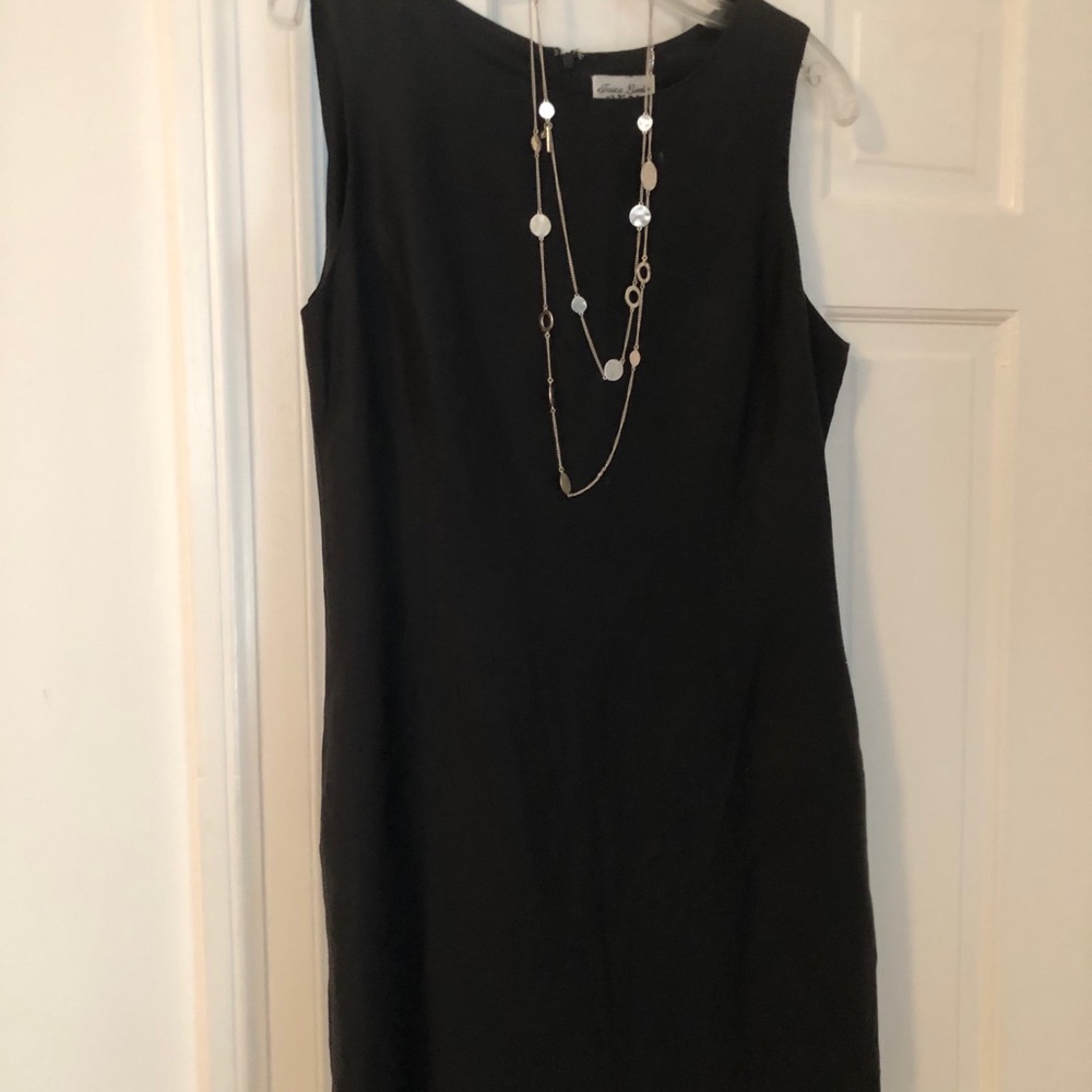 SLEEVELESS “Little Black Dress”